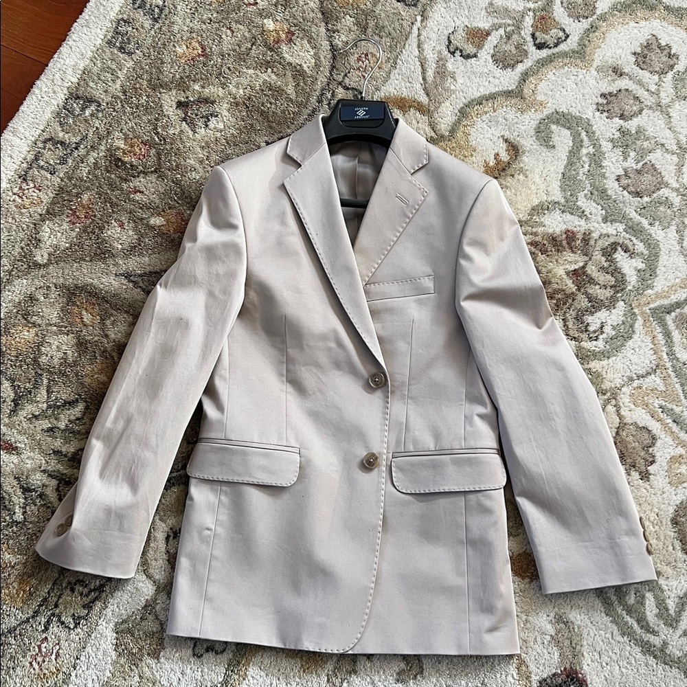 Boy’s beige suit jacket NWOT 👌